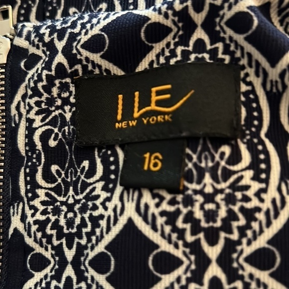 ILE New York short sleeves shift print dress Sz 16 white ivory geometric - Picture 6 of 8